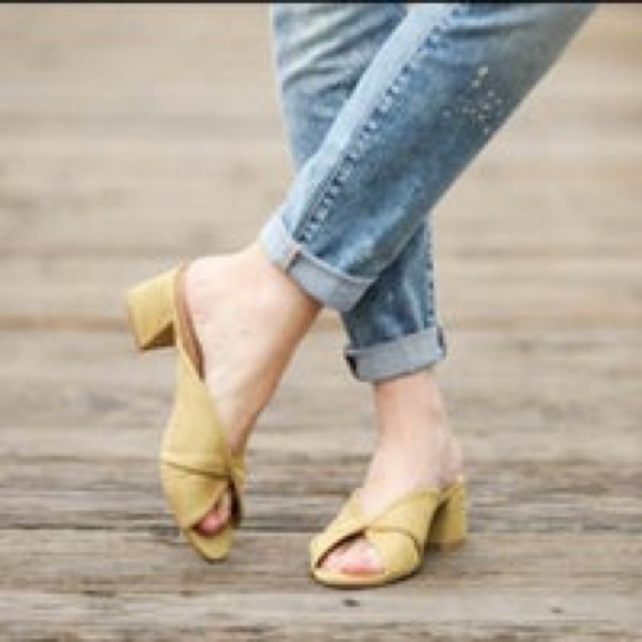 Cabi Midas Marigold Mules #6018 - Picture 9 of 9